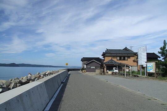 /pref-ishikawa/notojima/g070915/notojima-kanbanDSCF9375.JPG 能登島の宿泊施設の案内看板(母ケ浦口) の写真(83) 2007年09月15日