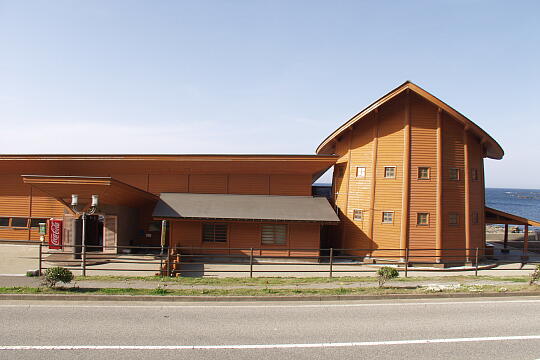 /pref-ishikawa/suzu/g060504/me-suzuendenmuraP5046585.JPG 道の駅 すず塩田村 の写真(82) 2006年05月04日