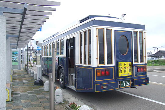 /pref-toyama/himi/g060917/me-himiDSCF0266.JPG 道の駅 氷見・フィッシャーマンズワーフ海鮮館 の写真(86) 2006年09月17日