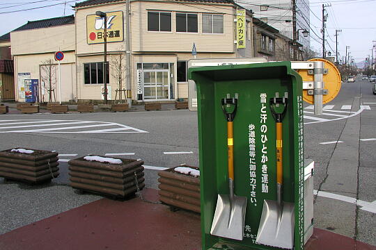 /pref-toyama/kurobe/g070101/kurobe-ekimaeP1014585.JPG JR黒部駅前 の写真(81) 2007年01月01日