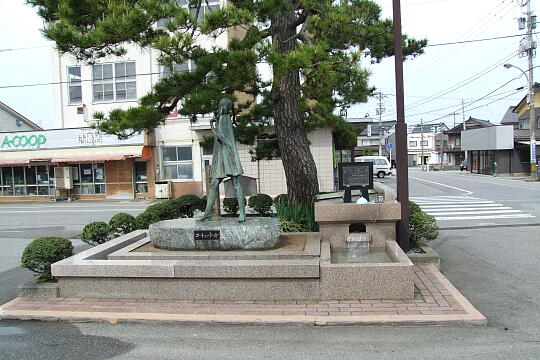 /pref-toyama/kurobe/g090504/ikuji-stnDSCF7194.JPG JR生地駅 の写真(81) 2009年05月04日