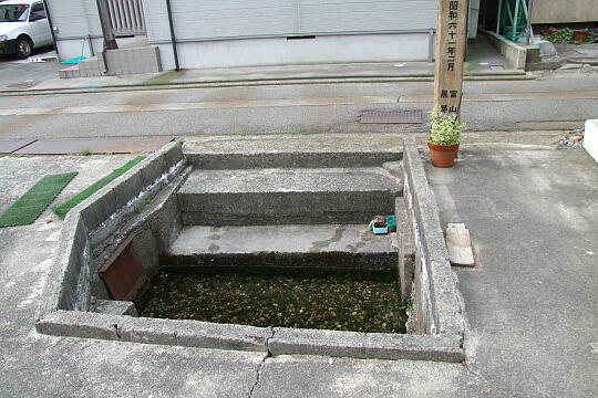 /pref-toyama/kurobe/g090504/no04DSCF6960.JPG 〔No.04〕中島の清水 の写真(82) 2009年05月04日