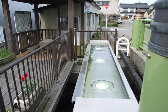 /pref-toyama/kurobe/g090504/no05DSCF6941.JPG 〔No.05〕神明町の共同洗い場 の写真(85) 2009年05月04日