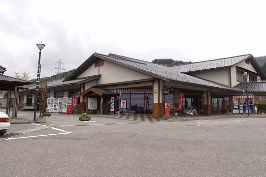 /pref-toyama/nanto/g060503/me-inamiP5035782.JPG 道の駅 井波(いなみ木彫りの里 創遊館) の写真(81) 2006年05月03日