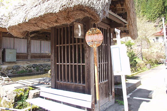 /pref-toyama/nanto/g060503/ti-kaminashibusP5035931.JPG 〔平〕上梨バス停 の写真(82) 2006年05月03日