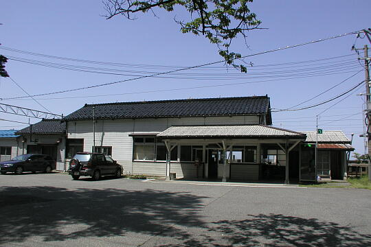 /pref-toyama/nyuzen/g050503/ichiburi-stnP5032179.JPG 市振駅 の写真(81) 2005年05月03日