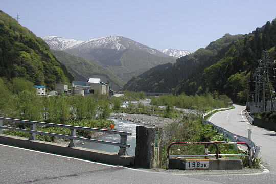 /pref-toyama/nyuzen/g050503/kenzakaiP5032157.JPG 富山・新潟県境(国道8号線) の写真(81) 2005年05月03日