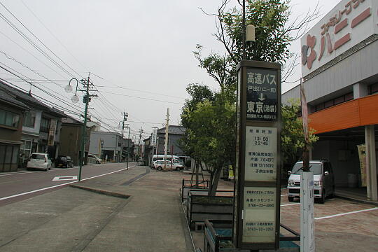/pref-toyama/takaoka/g050709/toide-busP7090031.JPG 戸出ハニー前バス停(高速バス) の写真(82) 2005年07月09日