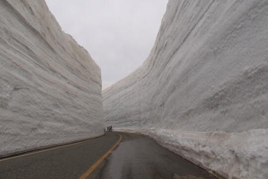 /pref-toyama/tateyama/g060506/otaniP5066878.JPG 雪の大谷 の写真(81) 2006年05月06日