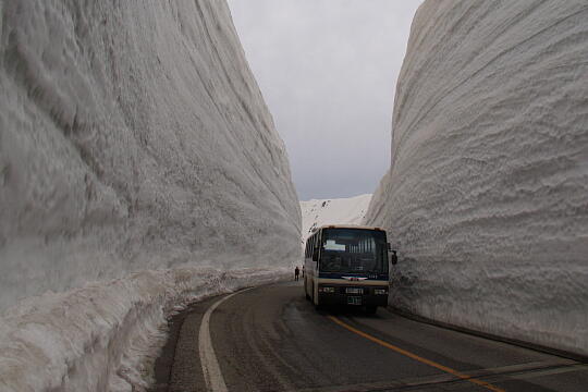 /pref-toyama/tateyama/g060506/otaniP5066885.JPG 雪の大谷 の写真(82) 2006年05月06日