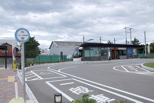 /pref-toyama/toyama/g070917/tlr-iwasehamaDSCF1234.JPG ポートラム 岩瀬浜電停 の写真(84) 2007年09月17日