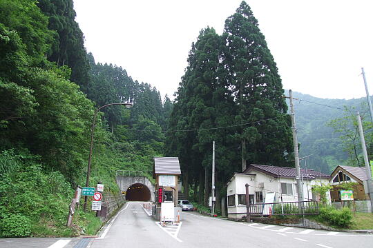 /pref-toyama/toyama/g080607/arimine-kametaniDSCF1359.JPG 有峰林道 亀谷料金所 の写真(81) 2008年06月07日
