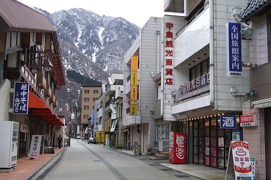 /pref-toyama/unazuki/g080323/unazukionsen-ekimaeDSCF7575.JPG 富山地方鉄道 宇奈月温泉駅前 の写真(81) 2008年03月23日