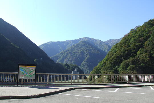/pref-toyama/unazuki/g091012/dai1-tenboDSCF1060.JPG うなづき湖 第1展望広場 の写真(86) 2009年10月12日