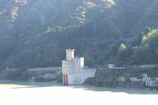 /pref-toyama/unazuki/g091012/dai2-tenboDSCF1031.JPG うなづき湖 第2展望広場 の写真(88) 2009年10月12日
