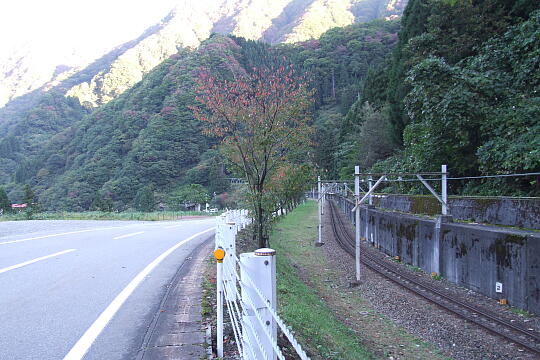 /pref-toyama/unazuki/g091012/ozebaDSCF0831.JPG 尾瀬場トンネル入口付近 の写真(82) 2009年10月12日