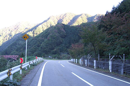 /pref-toyama/unazuki/g091012/ozebaDSCF0857.JPG 尾瀬場トンネル入口付近 の写真(84) 2009年10月12日