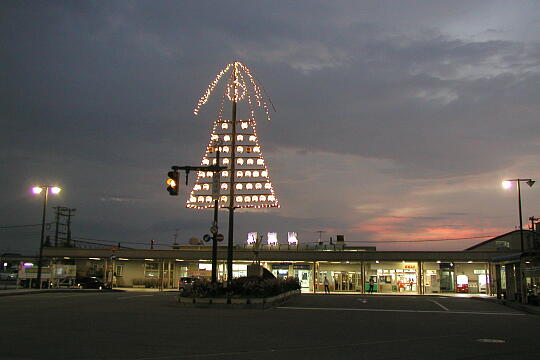 /pref-toyama/uozu/g050817/uozu-ekimaeP8173875.JPG 魚津駅前 の写真(81) 2005年08月17日