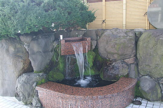 /pref-toyama/uozu/g061014/umaimizuDSCF2558.JPG うまい水(魚津駅) の写真(81) 2006年10月14日