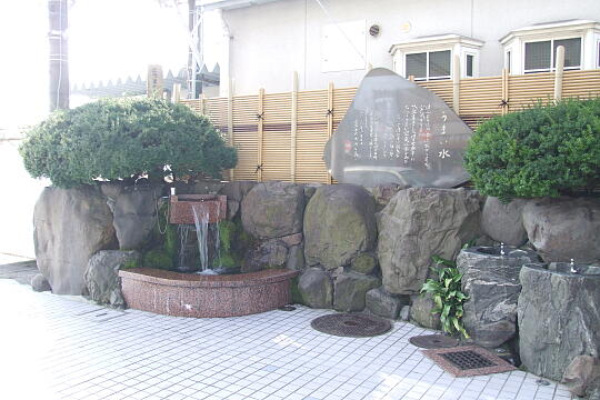 /pref-toyama/uozu/g061014/umaimizuDSCF2560.JPG うまい水(魚津駅) の写真(82) 2006年10月14日