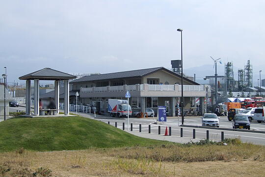 /pref-toyama/uozu/g061014/uminoeki-shinkiroDSCF2391.JPG 海の駅 蜃気楼 の写真(83) 2006年10月14日