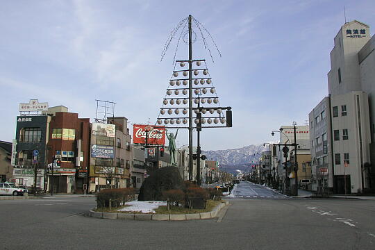 /pref-toyama/uozu/g070101/uozu-ekimaeP1014568.JPG 魚津駅前 の写真(83) 2007年01月01日