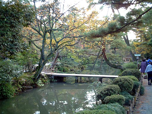 /sv-kenroku/gazo512/gazo011110/ken-higurashinohashi152.jpg
