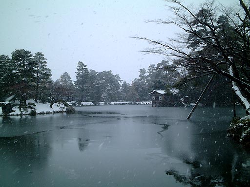 /sv-kenroku/gazo512/gazo020106/ken-kasumigaike-snow059.jpg