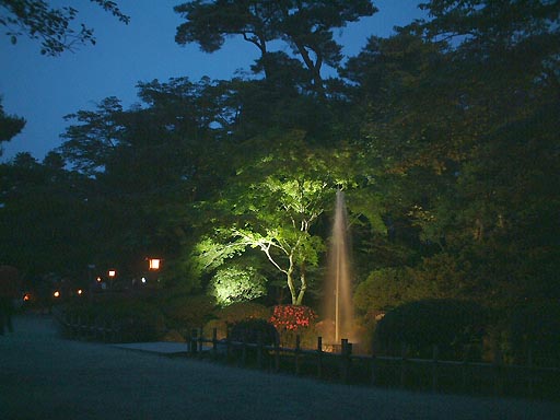 /sv-kenroku/gazo512/gazo020607/ken-funsui-night215.jpg
