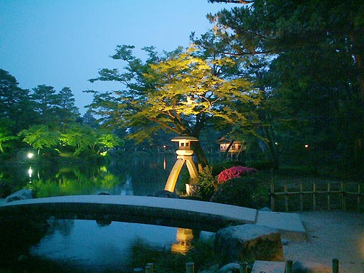 /sv-kenroku/gazo512/gazo020607/ken-kotoji-night213.jpg