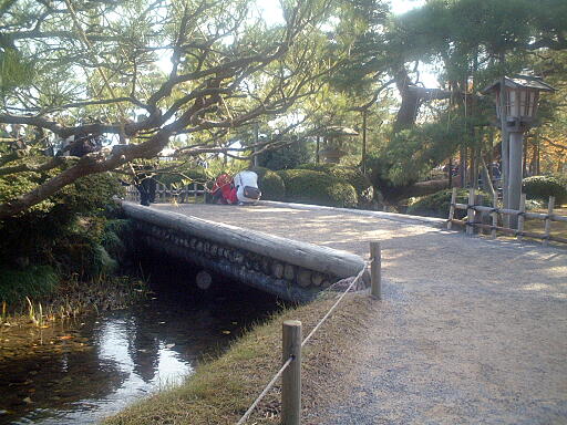 /sv-kenroku/gazo512/gazo021124/ken-tsukimibashi632.jpg