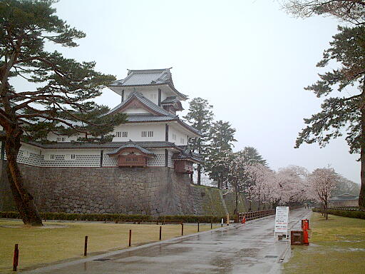 /sv-kenroku/gazo512/gazo030412/jo-uchibori4923.jpg