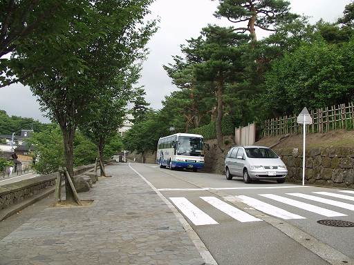 /sv-kenroku/gazo512/gazo040703/ken-gate-kamisaka7030447.jpg