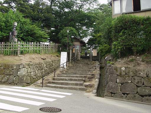 /sv-kenroku/gazo512/gazo040703/ken-gate-kamisaka7030448.jpg
