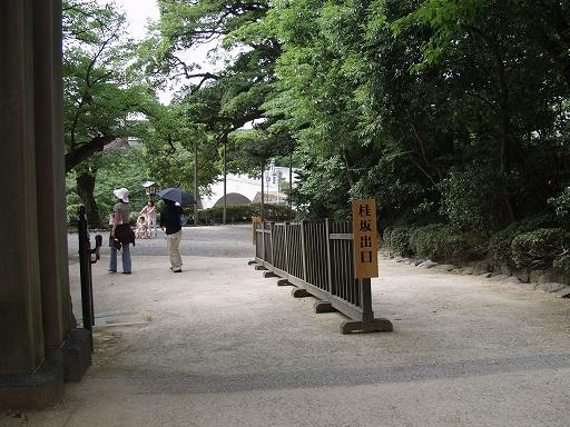 /sv-kenroku/gazo512/gazo040703/ken-gate-katsurazaka7030460.jpg