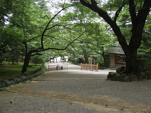 /sv-kenroku/gazo512/gazo040703/ken-gate-mayumizaka7030405.jpg
