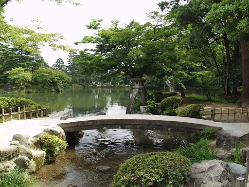 /sv-kenroku/gazo512/gazo040703/ken-nijibashi7030371.jpg