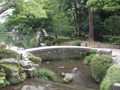 /sv-kenroku/gazo512/gazo040703/ken-nijibashi7030373.jpg